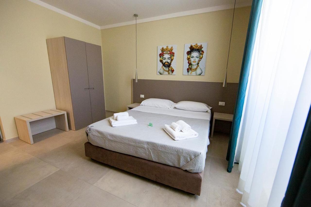 تراباني Historico Loft & Rooms Palazzo Adragna XIX الغرفة الصورة